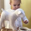 Egmont Toys Wełniana owieczka Mary do ciągnięcia - obrazek 2