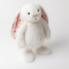 Jellycat Króliczek z Kwiecistymi Uszami Kremowy „Berry” 18 cm - obrazek 4