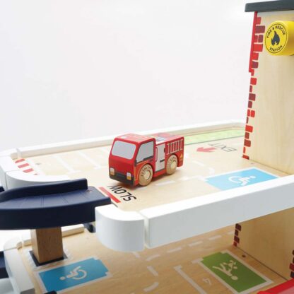 Le Toy Van Drewniany garaż wielopoziomowy- służby ratunkowe - obrazek 6