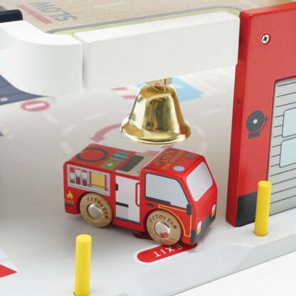 Le Toy Van Drewniany garaż wielopoziomowy- służby ratunkowe - obrazek 7
