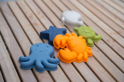 Filibabba Silikonowy zestaw zabawek do piasku 5 szt. Animals of the Sea - obrazek 5