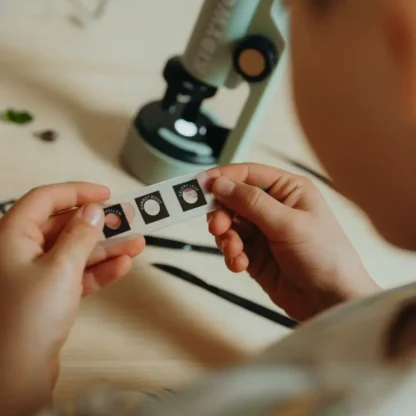 Kidywolf Przenośny mikroskop KIDYMICROSCOPE Zielony - obrazek 3