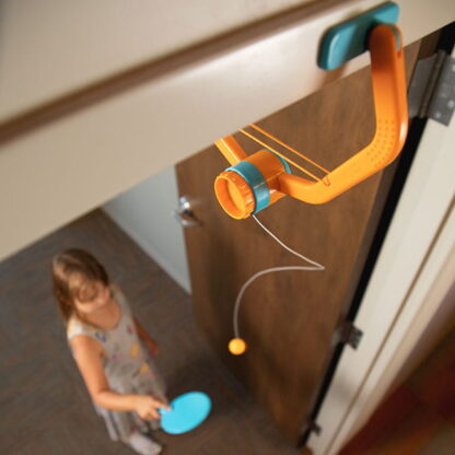 Fat Brain Toys Door Pong – Ping Pong bez Stołu - obrazek 7