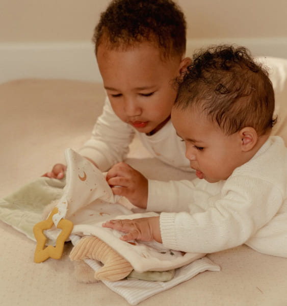 Little Dutch Duża książeczka aktywizująca Newborn Naturals - obrazek 10