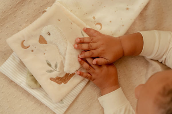 Little Dutch Duża książeczka aktywizująca Newborn Naturals - obrazek 8