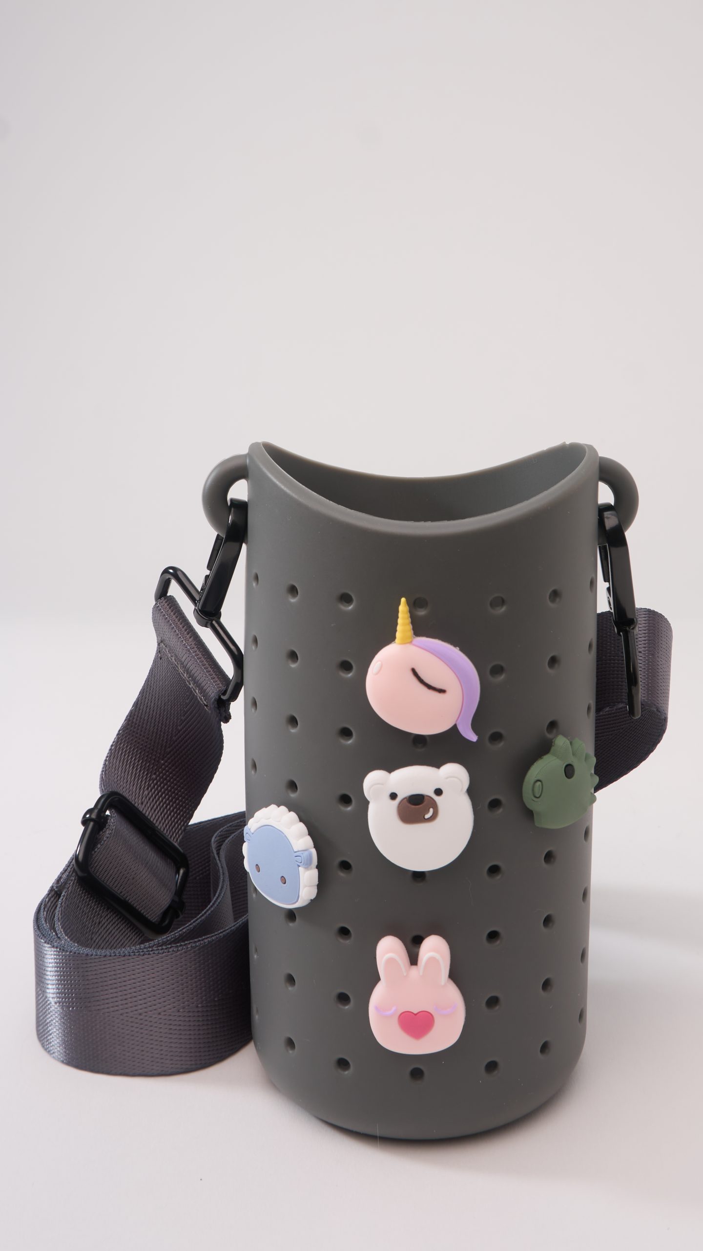 Asobu Etui na butelkę z paskiem Bestie Sling – szare - obrazek 2