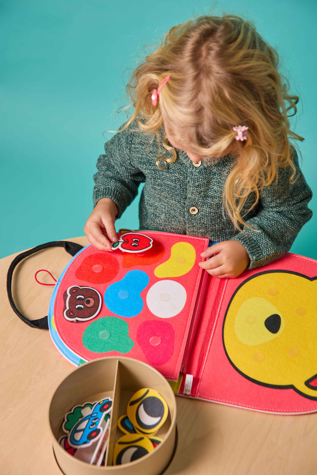 OMY MONTESSORI Miękka książka aktuwizująca KSZTAŁTY I KOLORY - obrazek 7