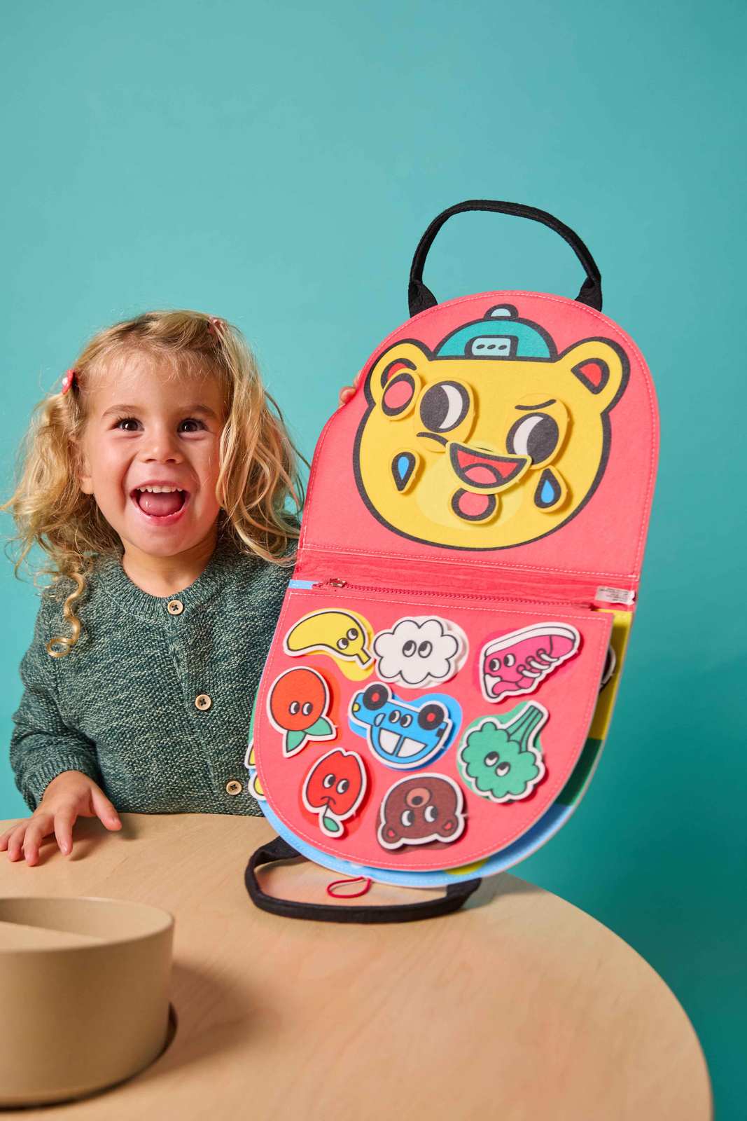 OMY MONTESSORI Miękka książka aktuwizująca KSZTAŁTY I KOLORY - obrazek 6